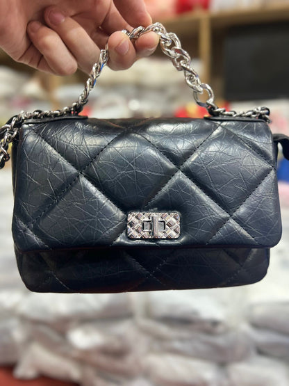 Luxury Quilted long strap bag 🖤