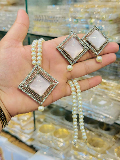 Elegant pearl Locket Set