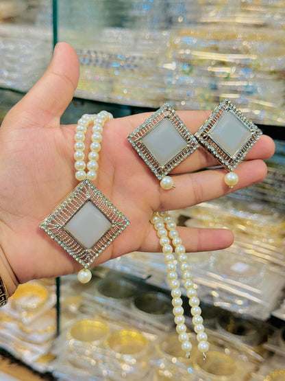 Elegant pearl Locket Set