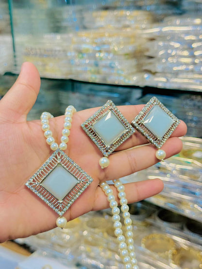 Elegant pearl Locket Set