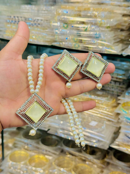 Elegant pearl Locket Set